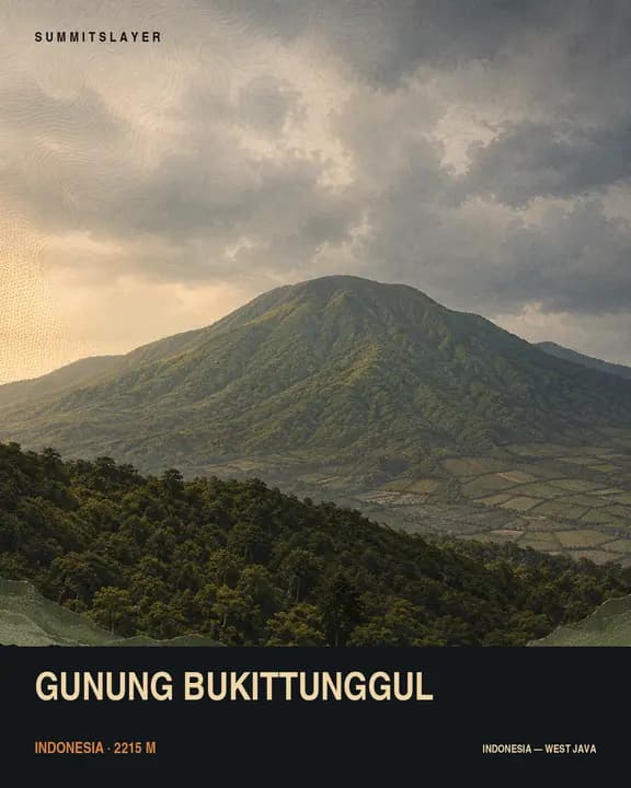 Gunung Bukittunggul T-shirt mockup